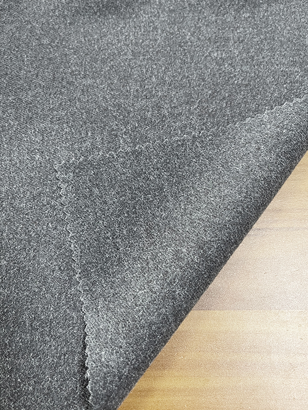 BRÚSOVANÁ TKANÁ AH-47780 70%T+28%R+2%SP Odolná proti vráskam a opotrebovaniu, mäkká na dotyk